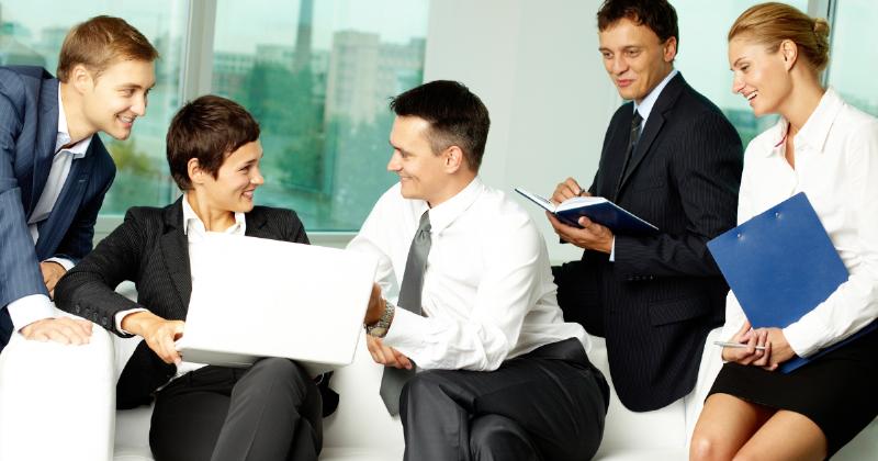 Hình ảnh mang tính biểu tượng về tương lai ngành sữa và sự hài lòng khách hàng (ví dụ: công nghệ, tính bền vững, tương tác số), gợi mở về hướng đi của Vinamilk để duy trì và nâng cao sự hài lòng của khách hàng đối với Vinamilk trong tương lai